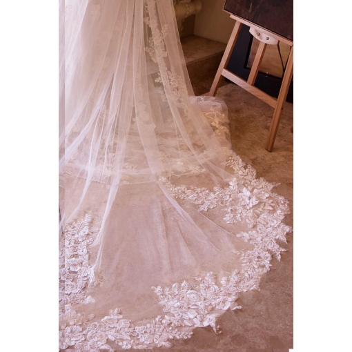 Scalloped Lace Veil - Image 2