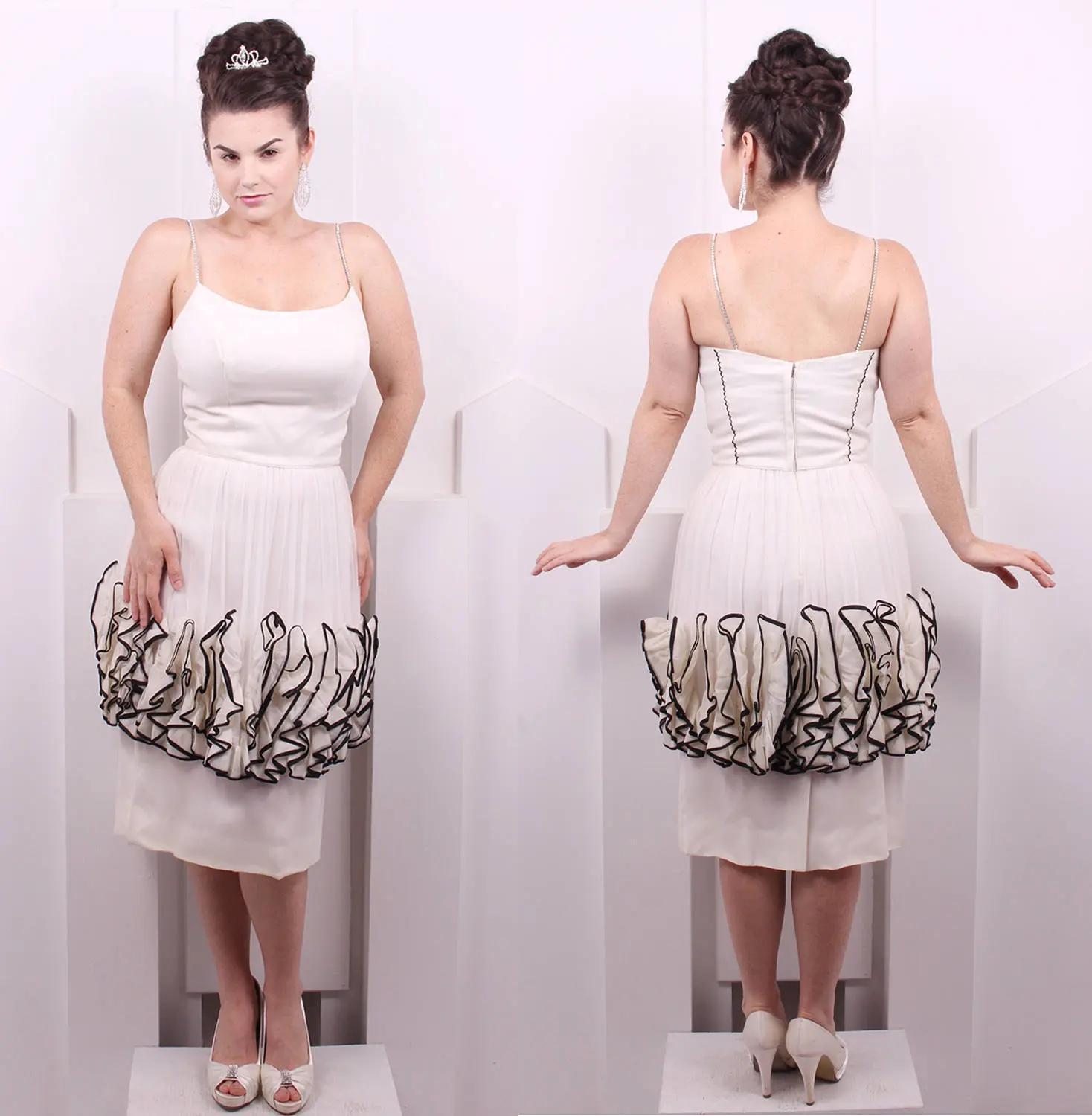 60's White Ruffle - Image 2